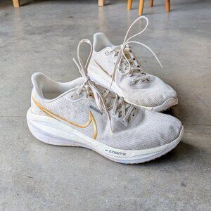 Nike Women's Vomero 17 Road Running Shoes Phantom Metallic Gold size 10.5